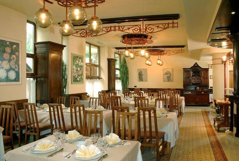 Hotel Irisa Букурещ Екстериор снимка