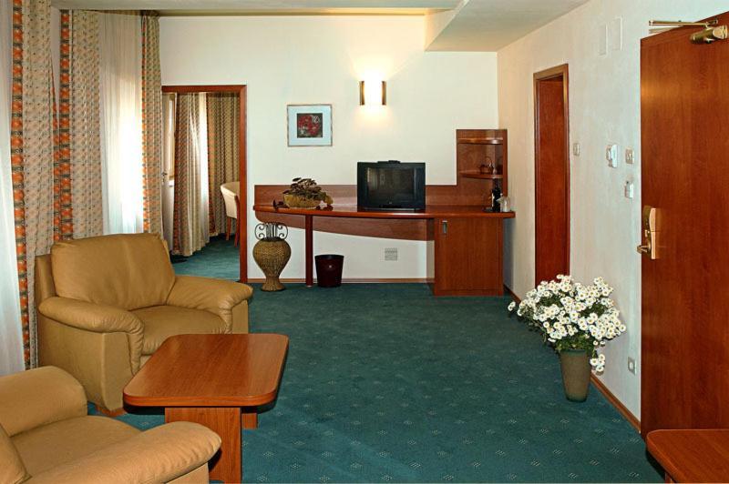 Hotel Irisa Букурещ Стая снимка
