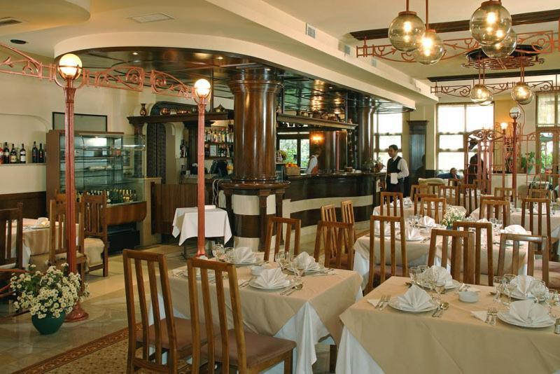 Hotel Irisa Букурещ Екстериор снимка