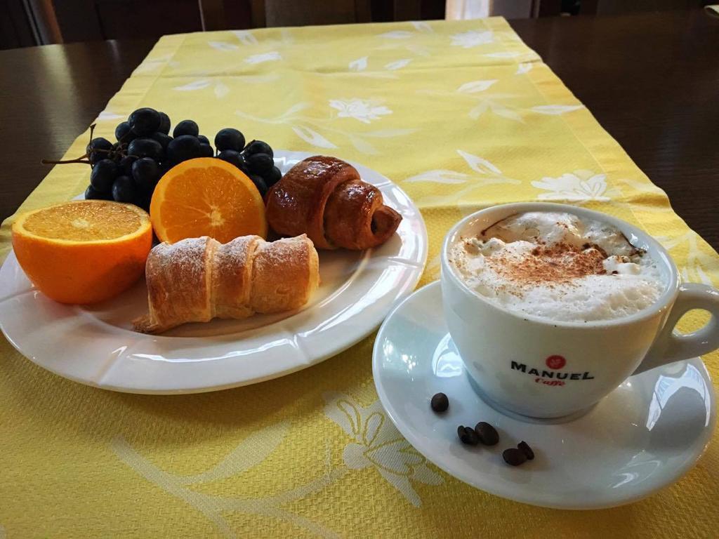 Hotel Irisa Букурещ Екстериор снимка