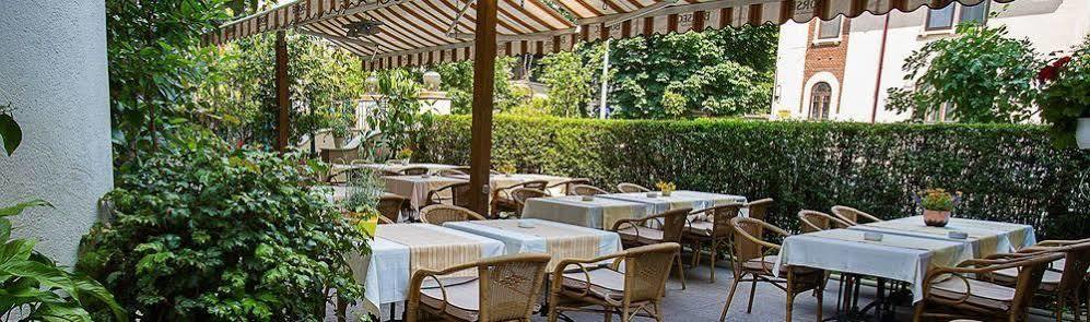 Hotel Irisa Букурещ Екстериор снимка